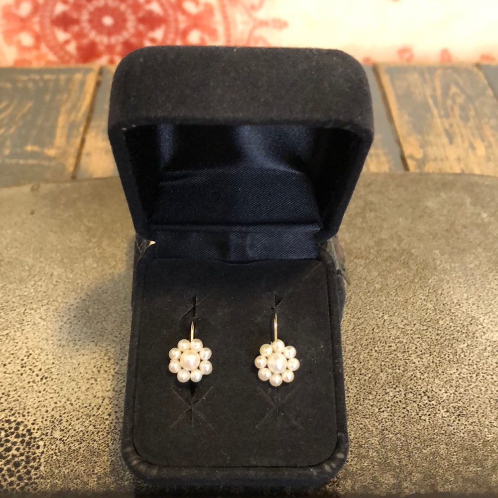 14kt fresh water pearl leverback earrings✨